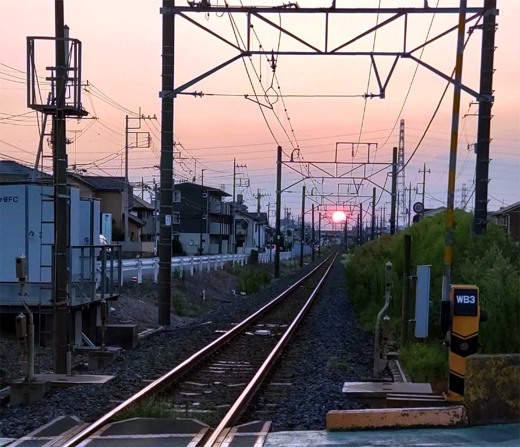 土塔踏切からの夕日